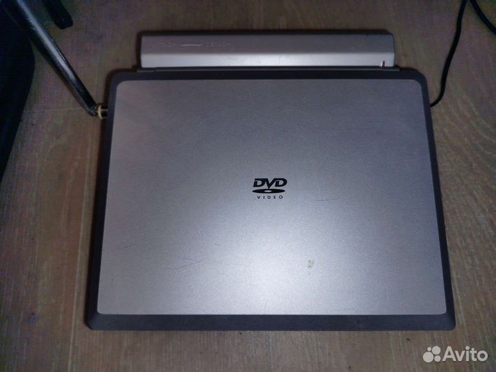 DVD-плеер akira dps-R6706TV