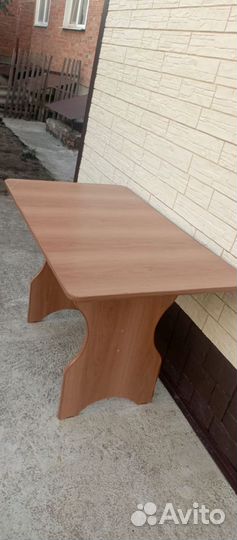 Кухонный стол