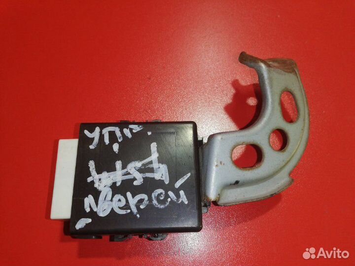 Блок управления дверьми Toyota Ist NCP61 1NZ-FE