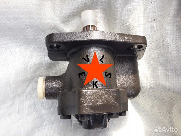 Насос трансмиссии 14х-49-11600 Komatsu D65E12