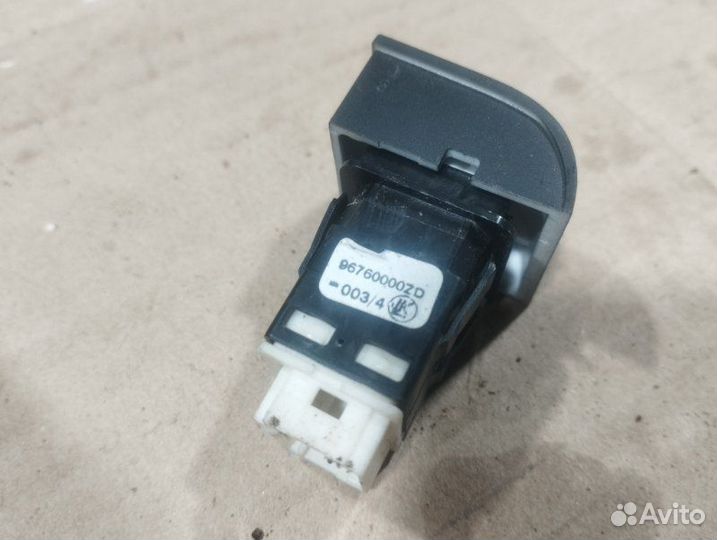 Кнопка стеклоподъемника Citroen C-Elysee седан 1.2