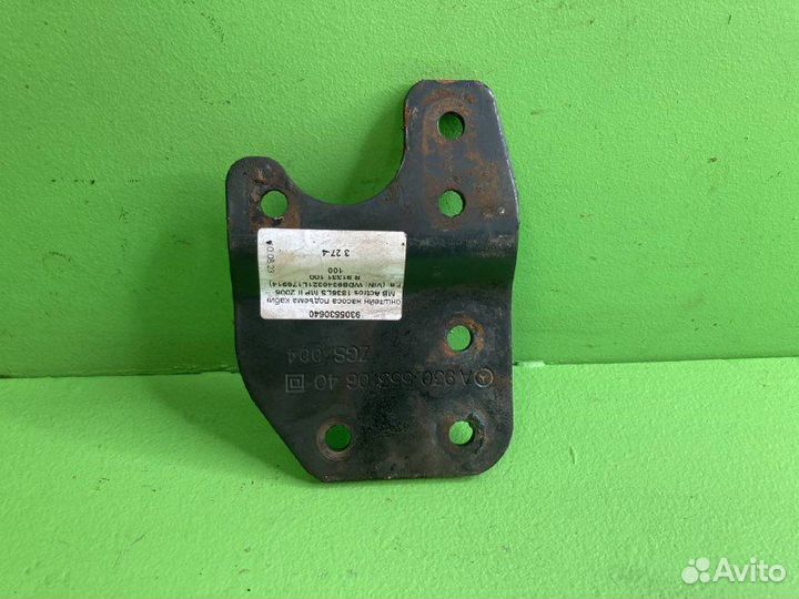 Кронштейн насоса подъема кабины mercedes-benz actr