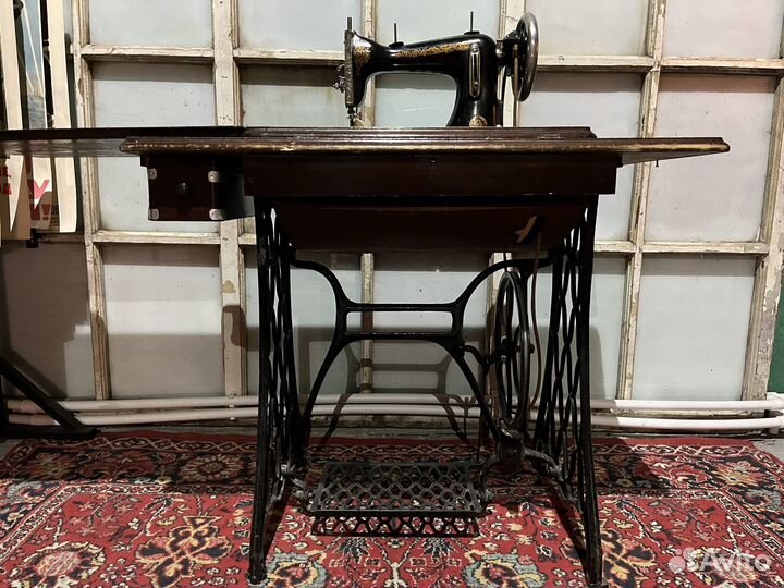 Швейная машинка со станиной