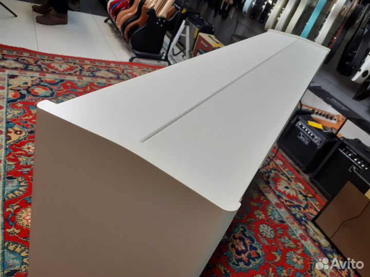 Roland F701-WH цифровое пиано