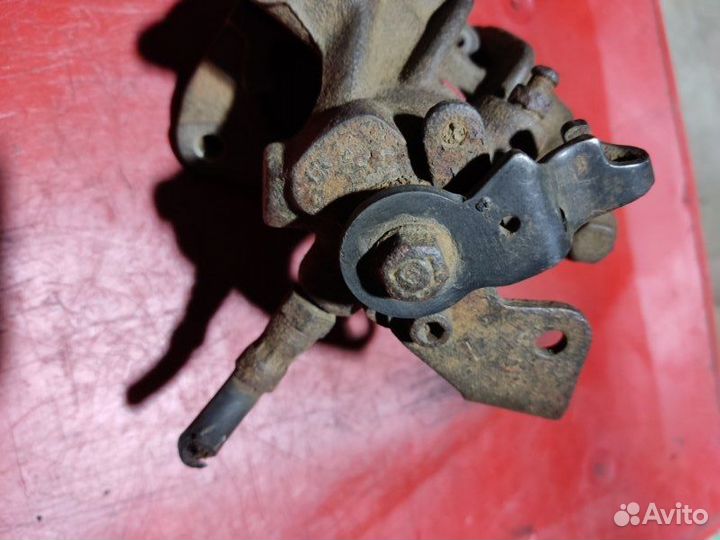 Суппорт задний левый Audi 100 седан 2.5 AAT 1991