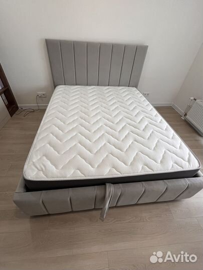 Коовать в наличии с подъемным механизмом