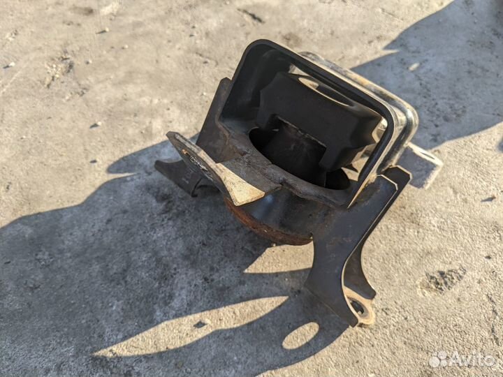 Подушка двигателя Suzuki Alto HA36S R06A Прав