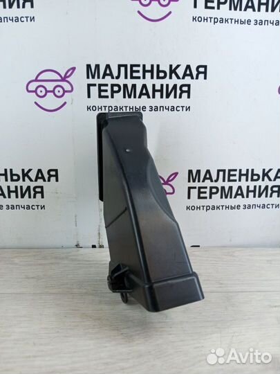 Водосток планки обтекателя (жабо) прав. низ. BMW 7