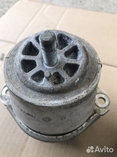 Опора двигателя Порше Кайен 958(1326)