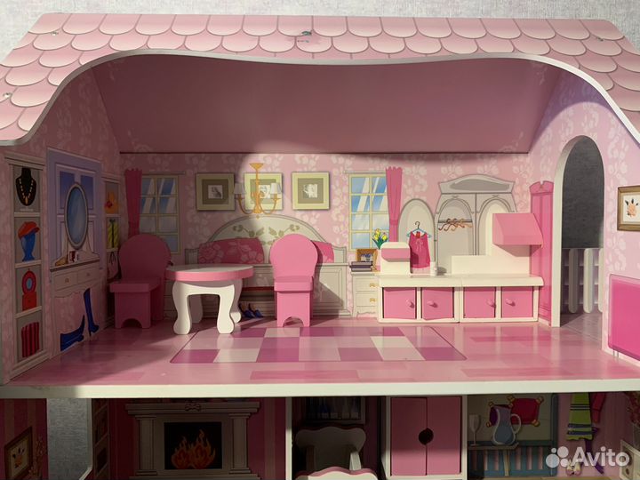 Кукольный домик с мебелью