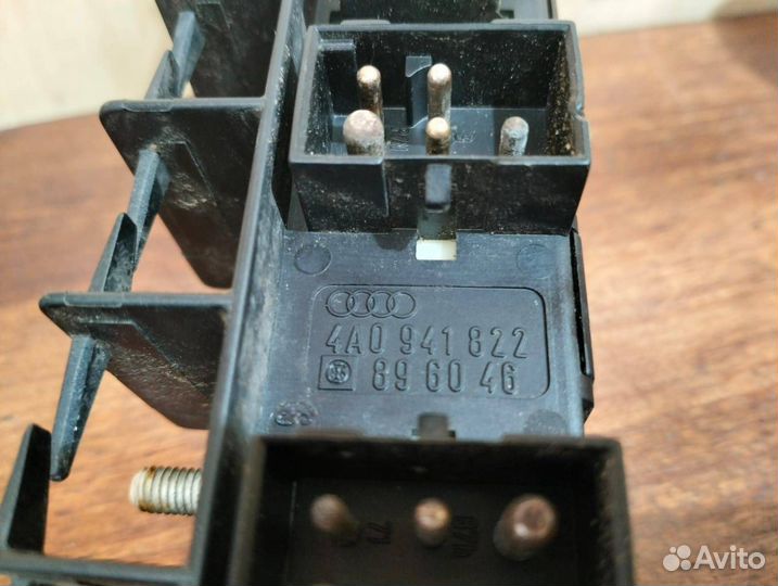 Блок реле Audi 100 C4 (ящик01)