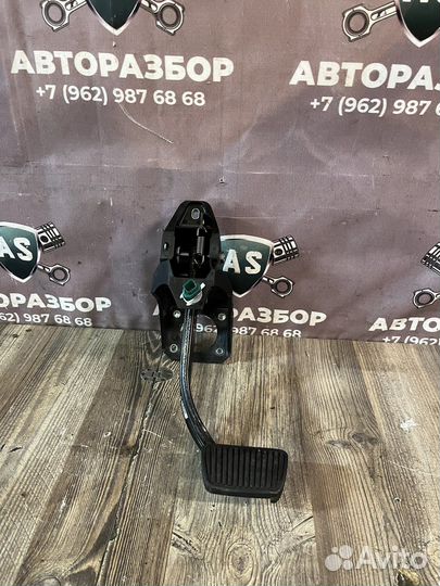 Kia stinger педаль тормоза