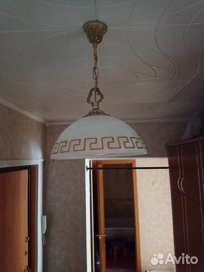 Продам люстры (2 шт.)