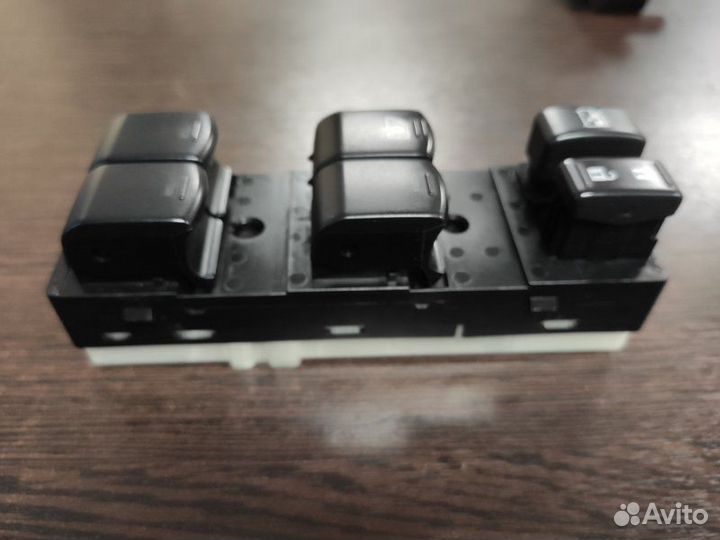 Блок управления стеклоподъемниками передний левый