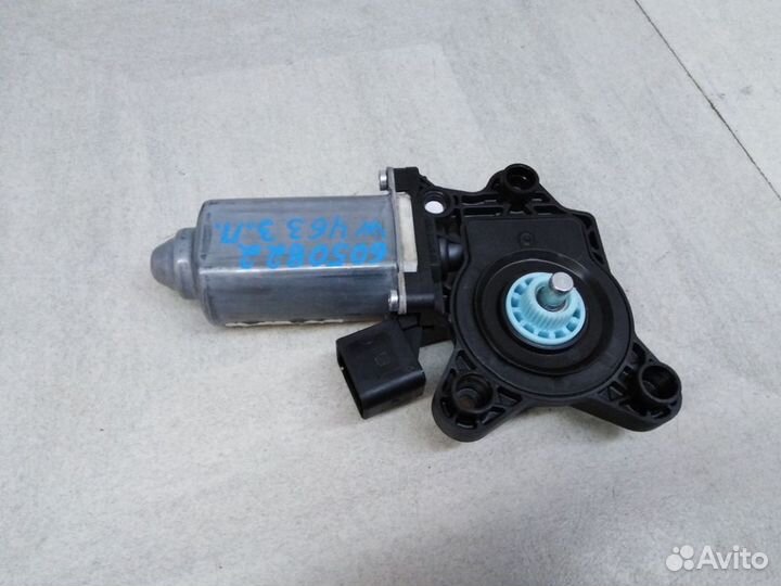 Моторчик заднего правого стеклоподъемника