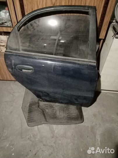Задняя правая дверь