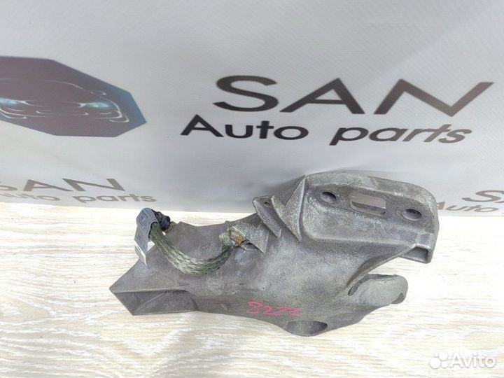 Кронштейн двигателя левый Bmw X5 E70 N52B30AF 2009