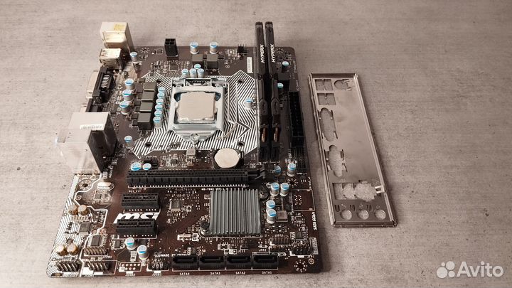 Материнская плата с процессором, памятью и кулером