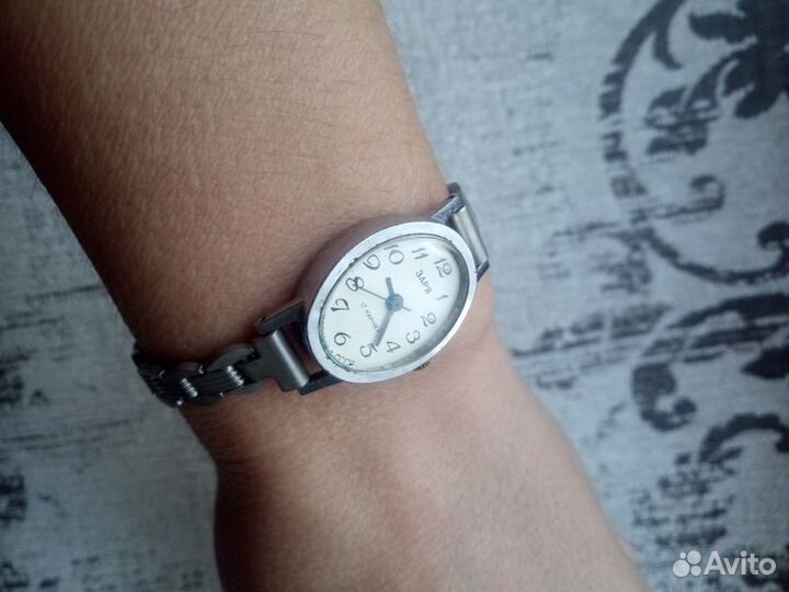 Часы Заря наручные женские СССР