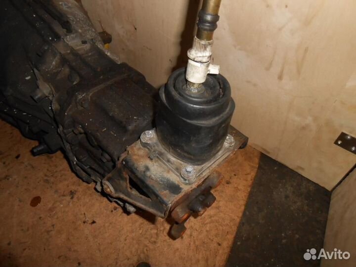 МКПП (механическая коробка переключения передач) F