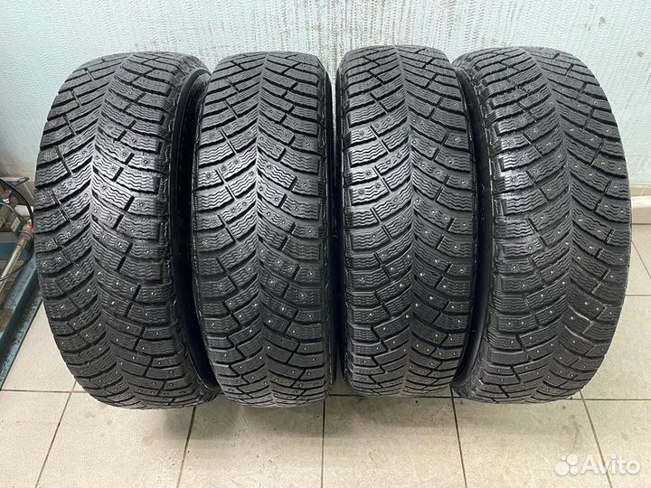 Michelin X-Ice North 4 215/65 R17