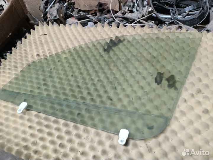 Стекло двери правое Mitsubishi Outlander Xl