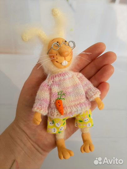 Кролик Тёма вязаный