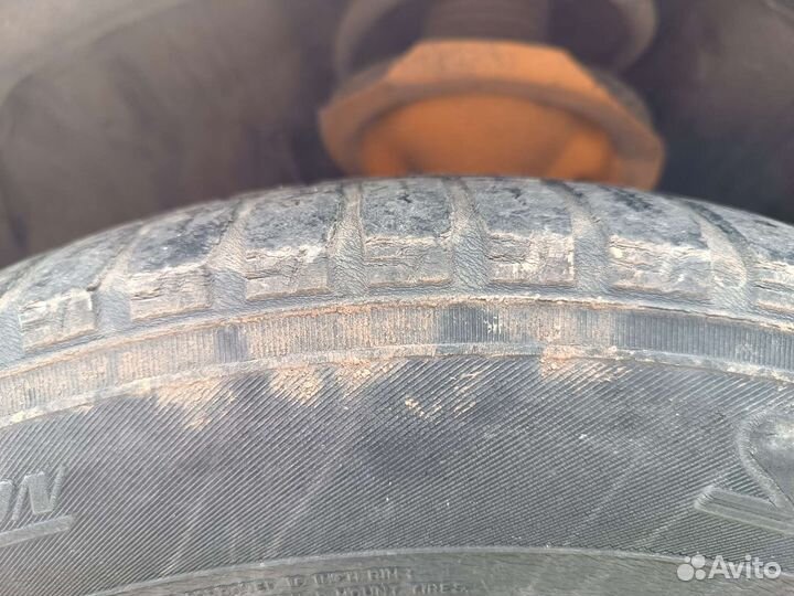 Dunlop SP Winter Ice 01 215/55 R16