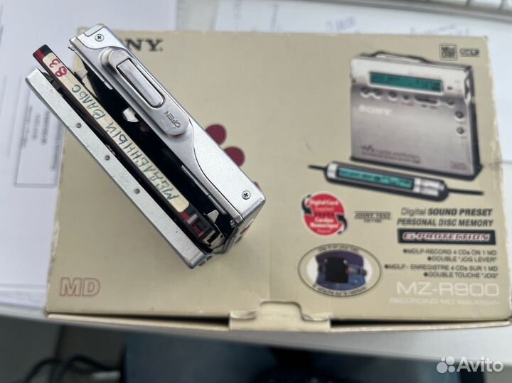 Sony walkman MZ-R900