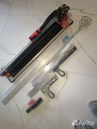 Плиткорез и инструмент маляра