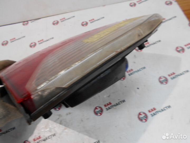 Фонарь задний внутренний Toyota Land Crtuiser 200