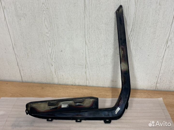 Декоративная накладка бампера правая BMW X7 G07