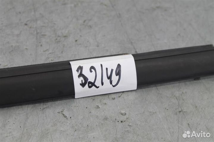 Уплотнитель стекла двери задней правой Ford Fiest