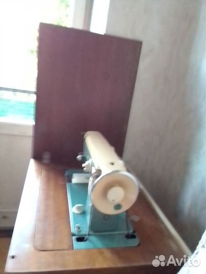 Швейная машина Чайка ножная