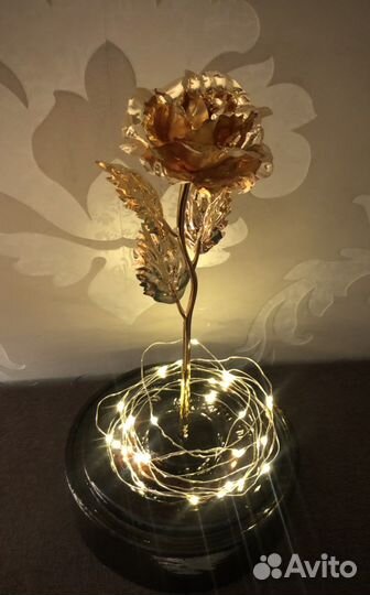 Роза в колбе золотая