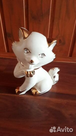 Фарфоровая фигурка
