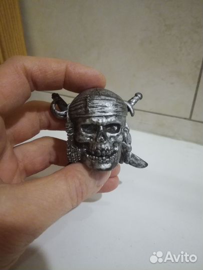 Череп фигурка