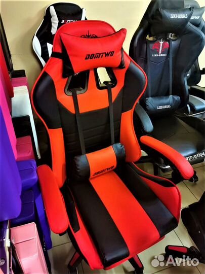 Игровое компьютерное кресло с подставкой