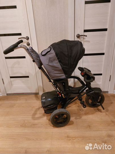 Трехколесный велосипед с ручкой Lamborghini