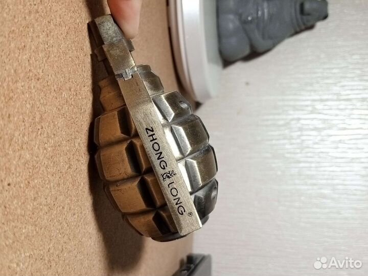 Турбозажигалка:требует заправки газом