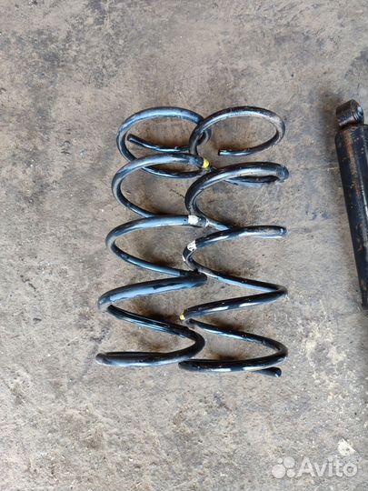 Задние амортизаторы, пружины