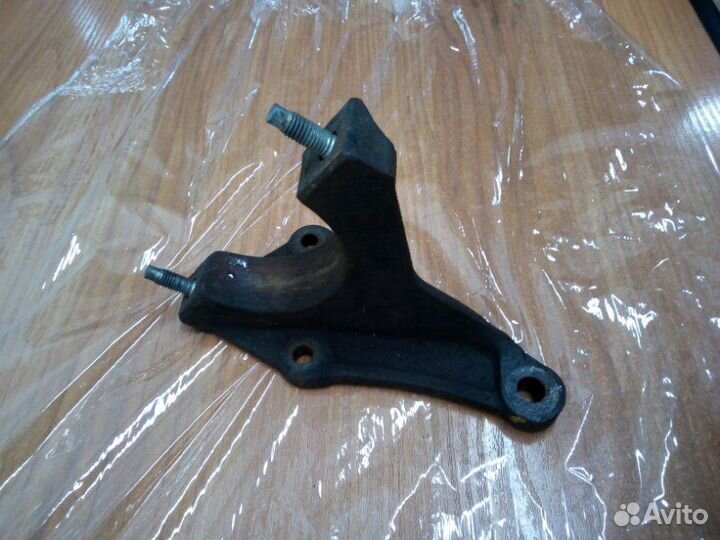 Кронштейн промежуточного вала Ford Focus 2 1