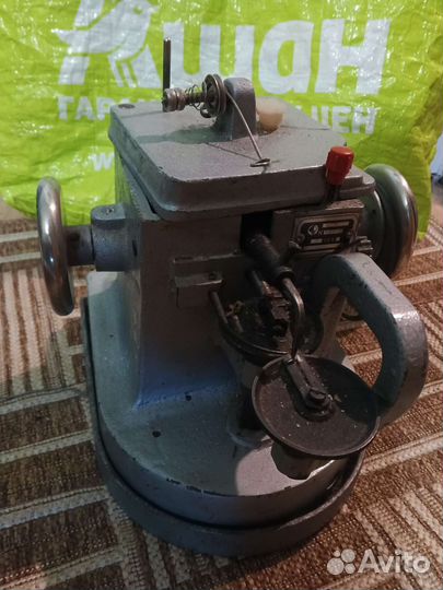 Швейная машинка оверлок