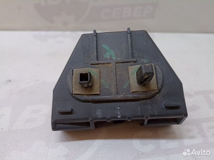 Кронштейн заднего бампера левый Toyota Avensis