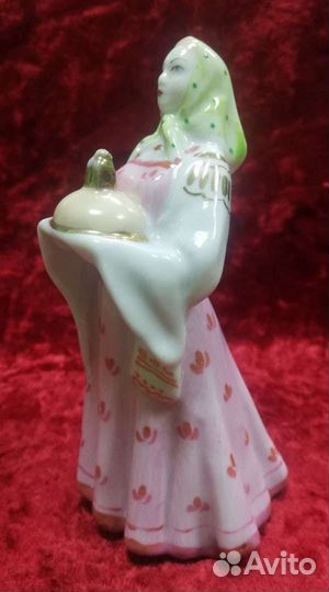 Статуэтка Хлеб - Соль, Девушка с караваем, Дулево