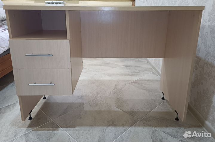 Письменный стол, прямоугольный