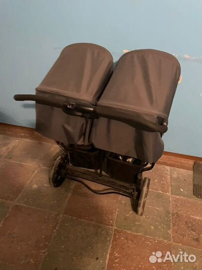 Коляска для двойни