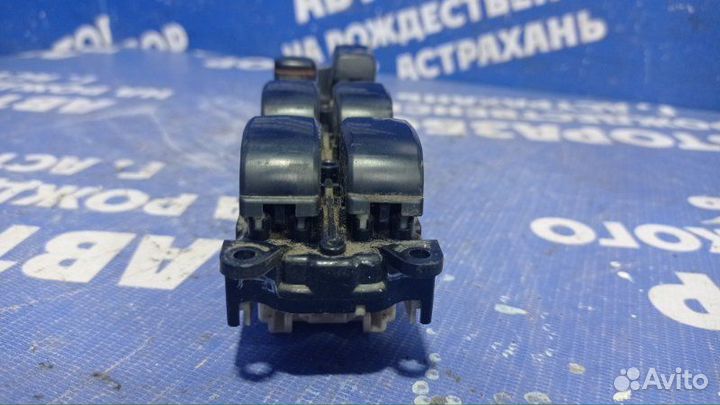 Блок управления стеклоподъемниками Toyota Corolla