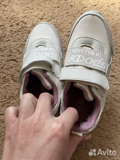 Кроссовки новые для девочки