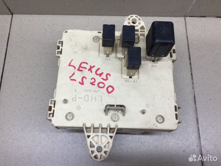 Блок предохранителей правый Lexus Is 200 1999-2005